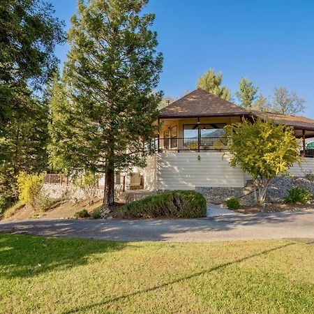 Secluded Mtn Top Family Haven W/Views Spa & Arcade Трі-Риверс Екстер'єр фото