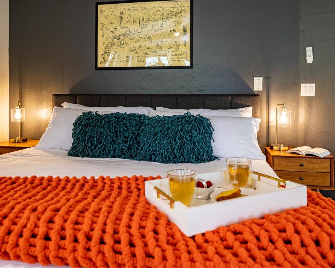 Secluded Mtn Top Family Haven W/Views Spa & Arcade Трі-Риверс Екстер'єр фото