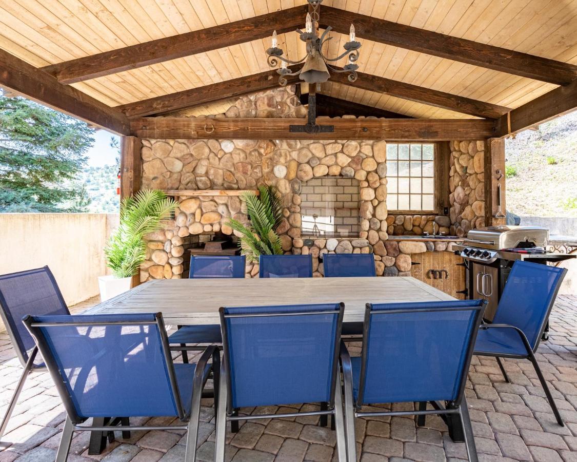 Secluded Mtn Top Family Haven W/Views Spa & Arcade Трі-Риверс Екстер'єр фото
