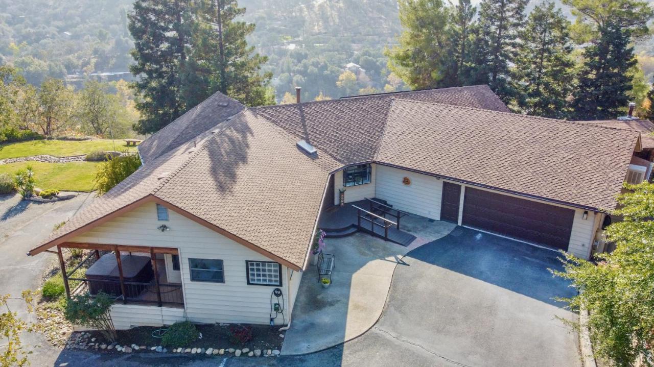 Secluded Mtn Top Family Haven W/Views Spa & Arcade Трі-Риверс Екстер'єр фото
