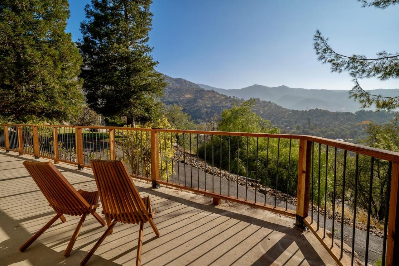 Secluded Mtn Top Family Haven W/Views Spa & Arcade Трі-Риверс Екстер'єр фото