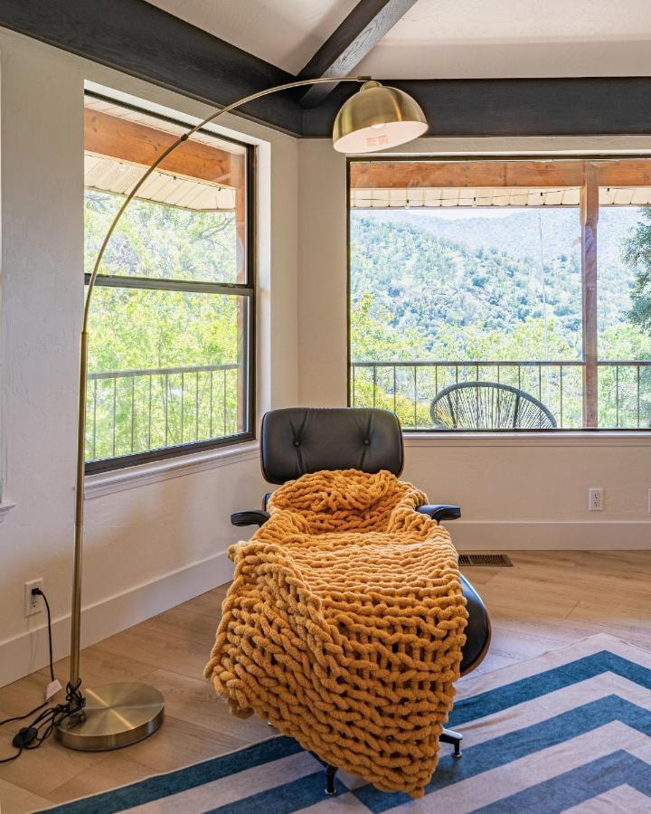 Secluded Mtn Top Family Haven W/Views Spa & Arcade Трі-Риверс Екстер'єр фото