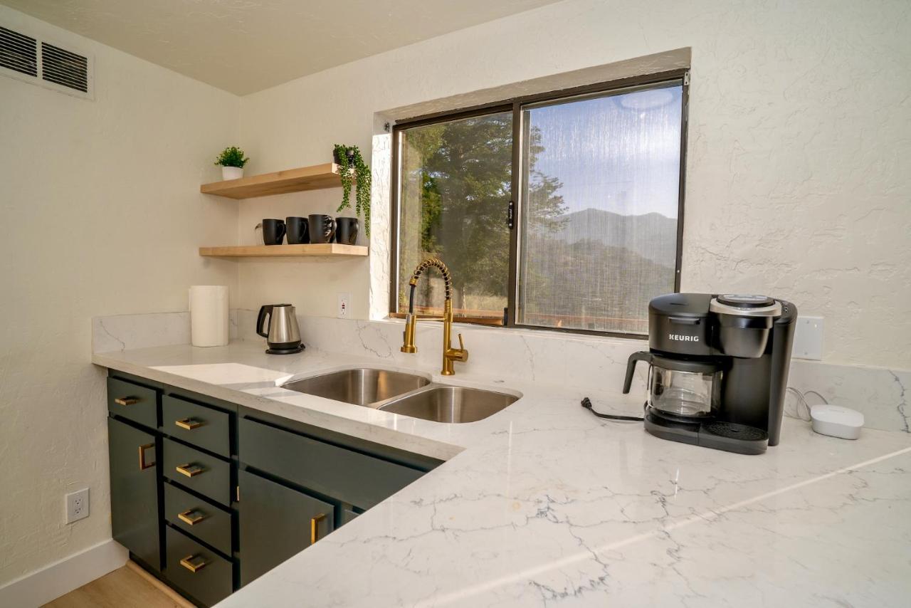 Secluded Mtn Top Family Haven W/Views Spa & Arcade Трі-Риверс Екстер'єр фото